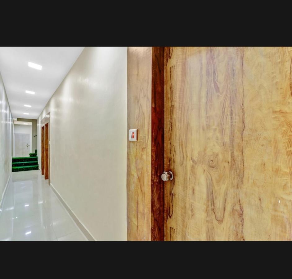 Hotel Bhavya Residency Ahmedabad Bagian luar foto