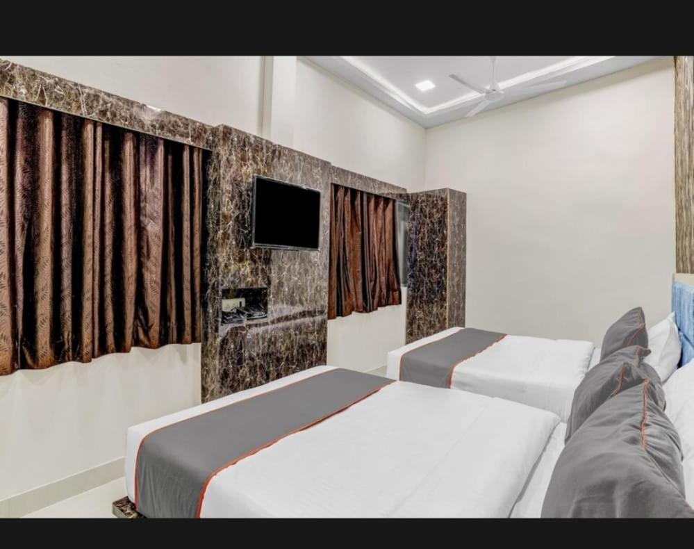 Hotel Bhavya Residency Ahmedabad Bagian luar foto