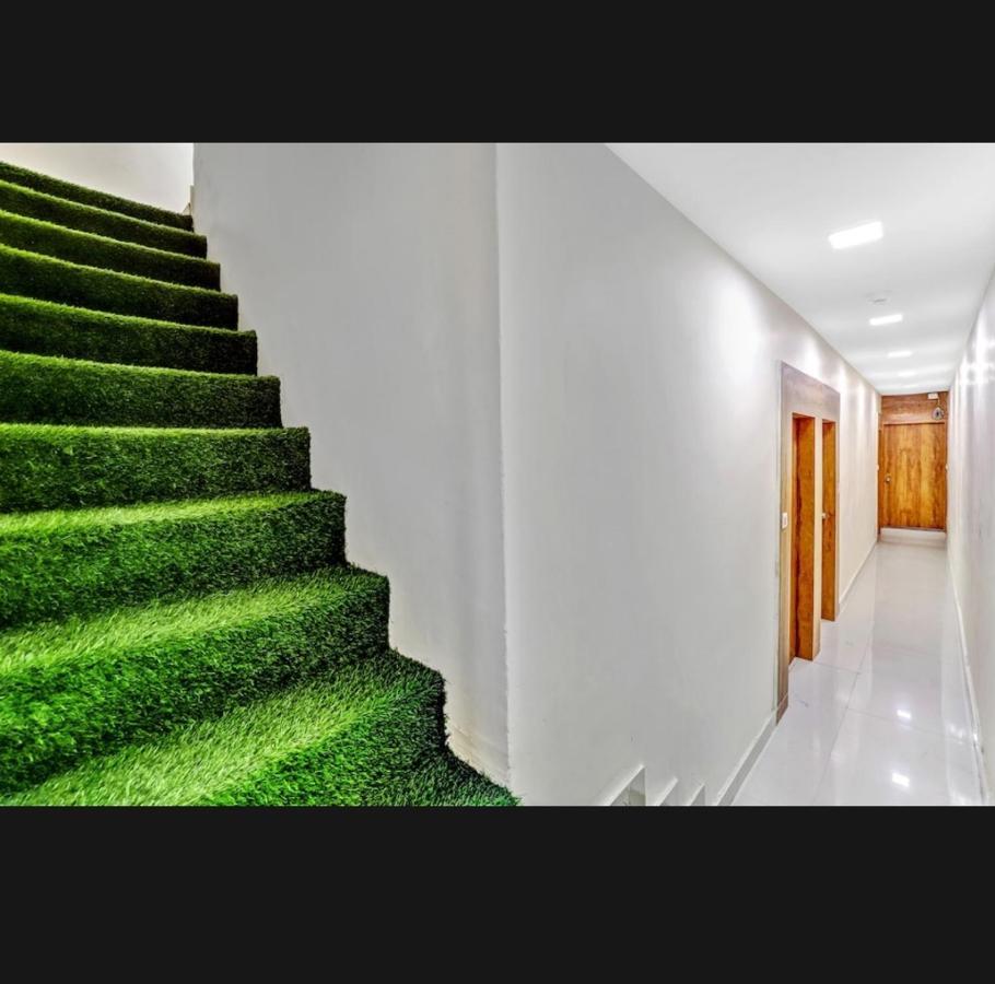 Hotel Bhavya Residency Ahmedabad Bagian luar foto