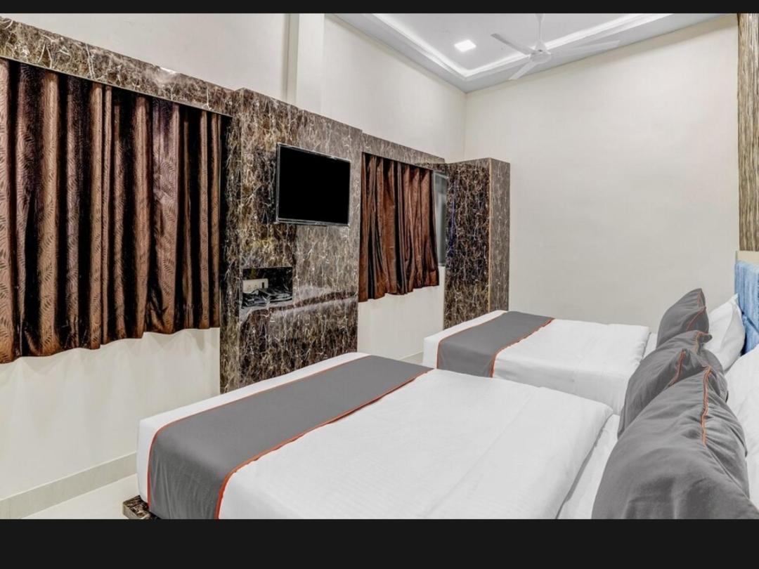 Hotel Bhavya Residency Ahmedabad Bagian luar foto