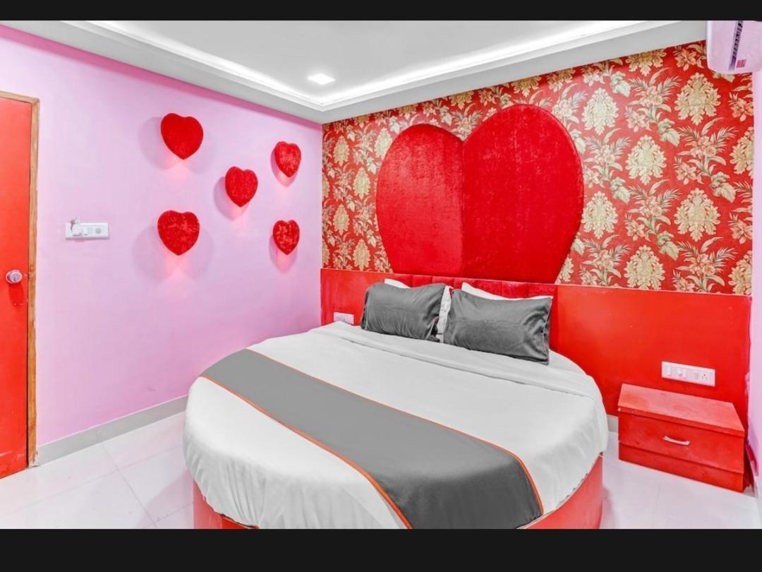 Hotel Bhavya Residency Ahmedabad Bagian luar foto