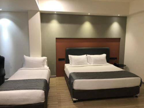 Hotel Bhavya Residency Ahmedabad Bagian luar foto