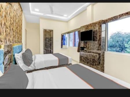 Hotel Bhavya Residency Ahmedabad Ruang foto