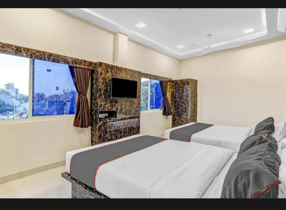 Hotel Bhavya Residency Ahmedabad Ruang foto
